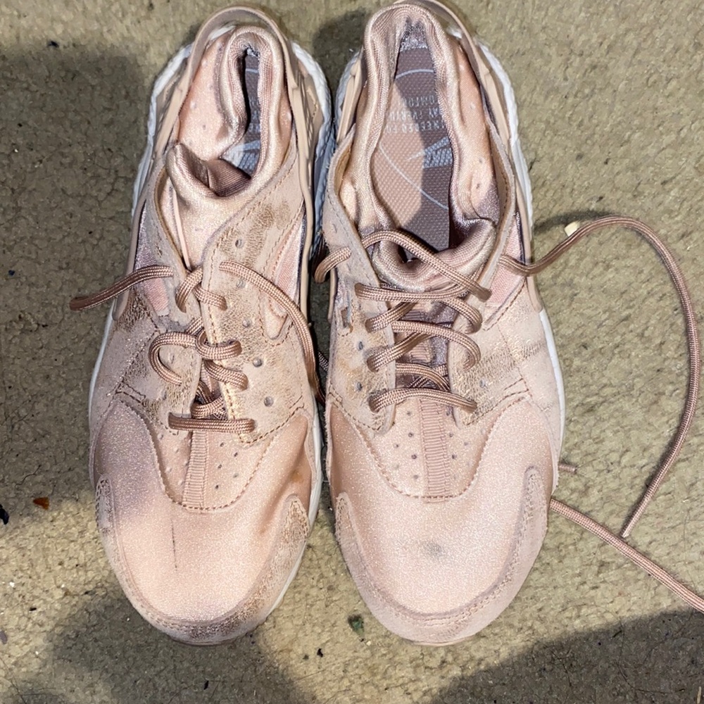 Nike tennis shoes